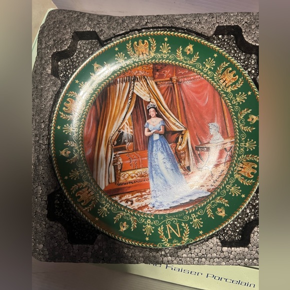Vintage collectible plates - Picture 3 of 15